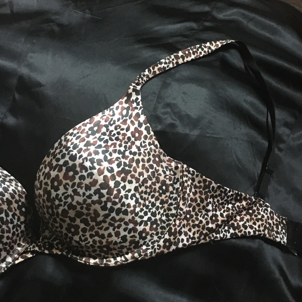 Victoria Secret - Picture 2 of 3